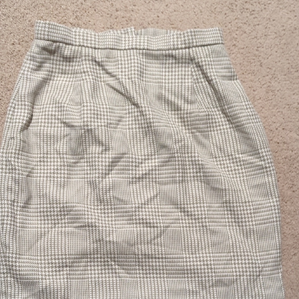 Elegant Houndstooth Mini Skirt